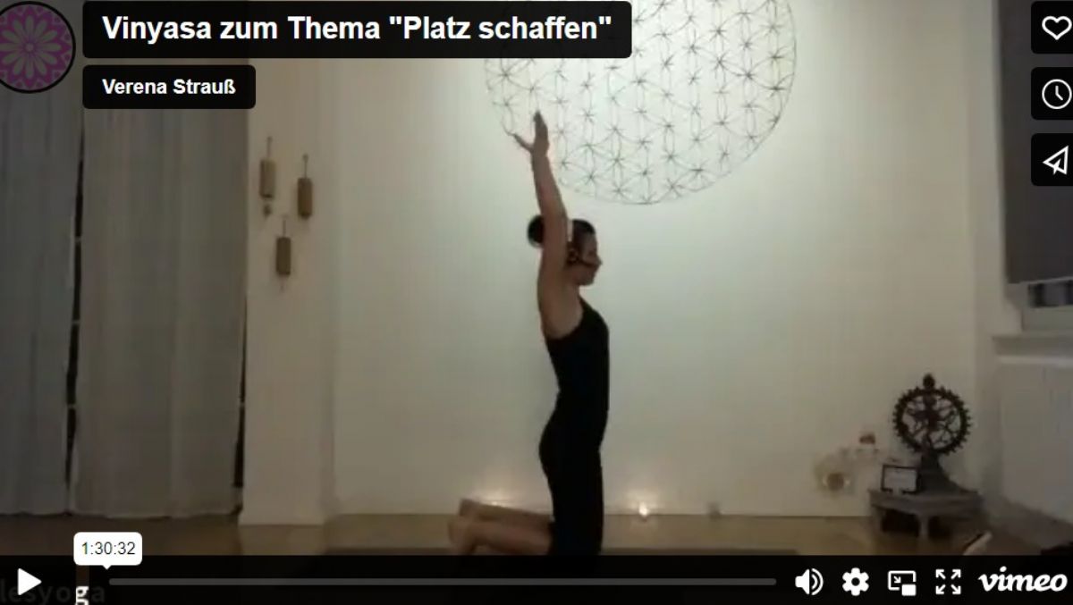 Vinyasa zum Thema Platz schaffen